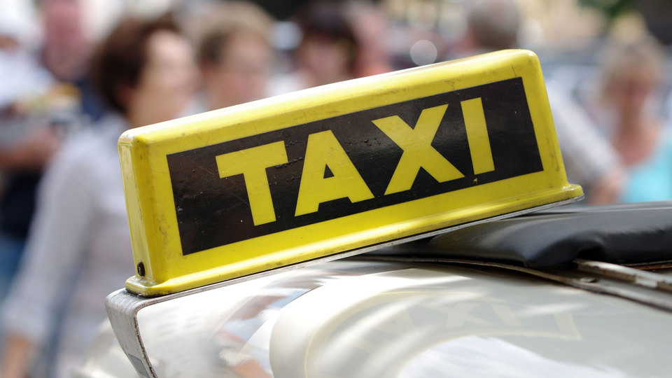 Taxiskylt.